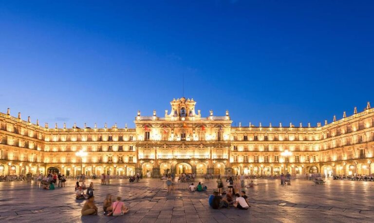 Madrid: Private Night Experience Tour With Local Guide