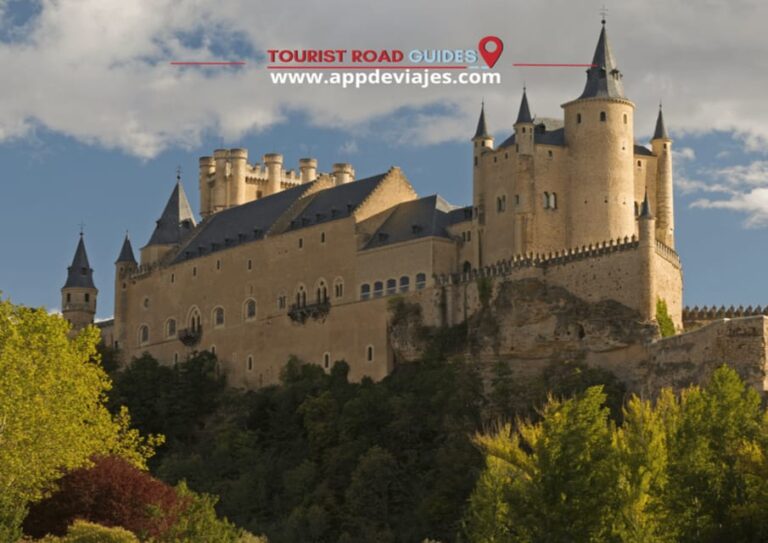 Madrid: Private Tour Ávila – Segovia With Tapas Route
