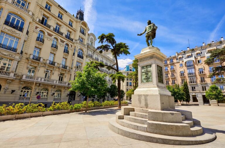 Madrid: Small-Group Historical Walking Tour