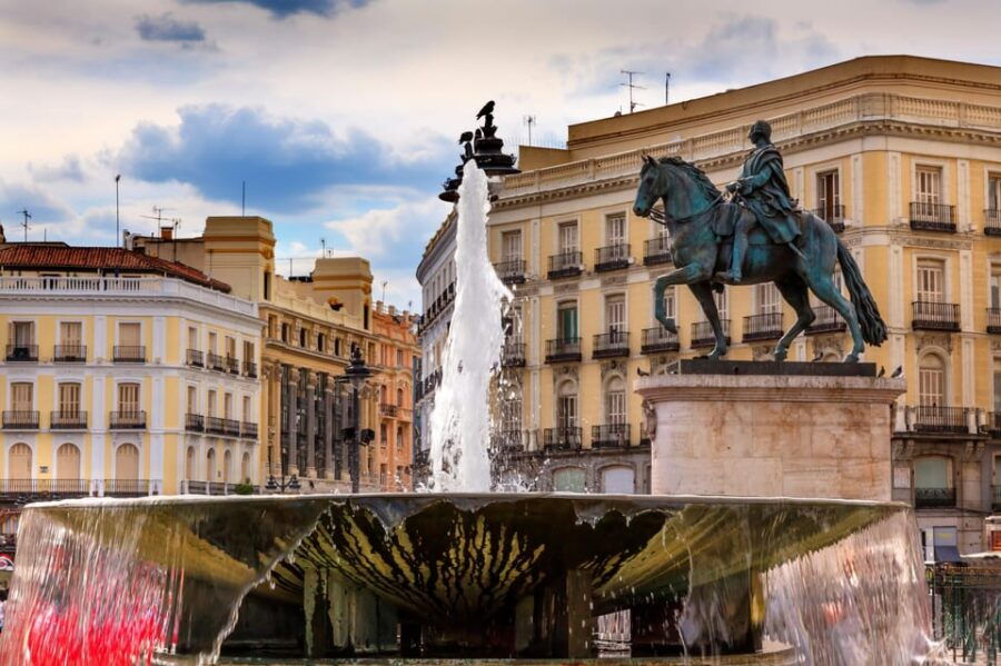 Madrid: Walking Tour of the Barrio De Las Letras and Madrid De Los Austrias - Exploring the Neighborhood of Barrio De Las Letras