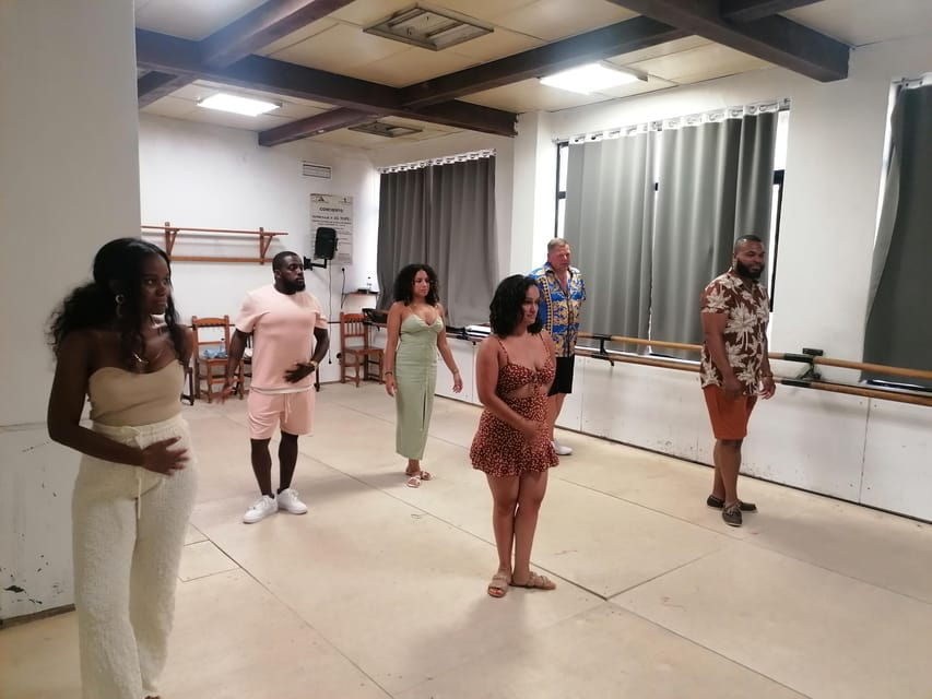 Málaga: Latin Dance and Salsa Class Experience - Class Overview and Pricing
