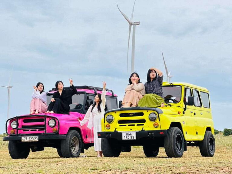 Mui Ne Group Tour: Sunrise or Sunset Jeep Tour Sand Dunes