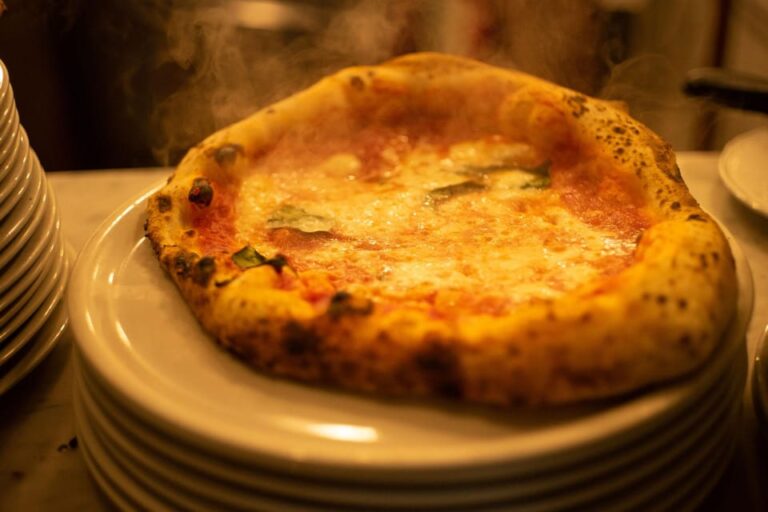 Naples: Pasta, Wine & Authentic Food Tour