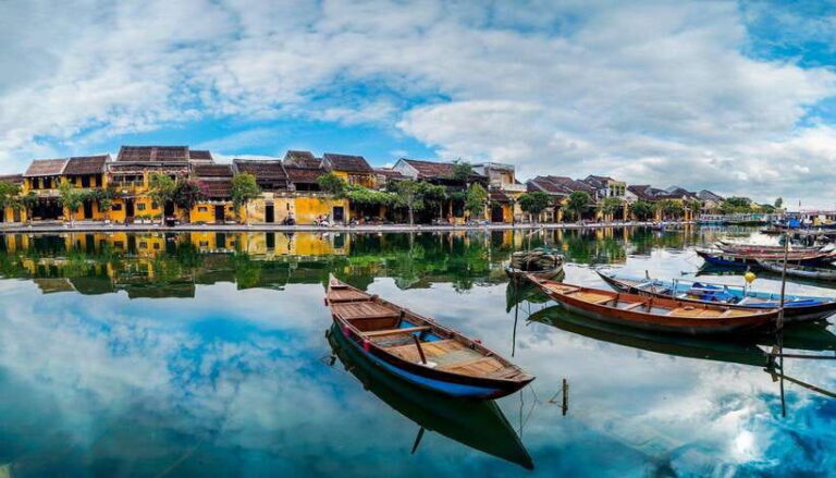 Night Boat Trip and Floating Lantern on Hoai River Hoi An