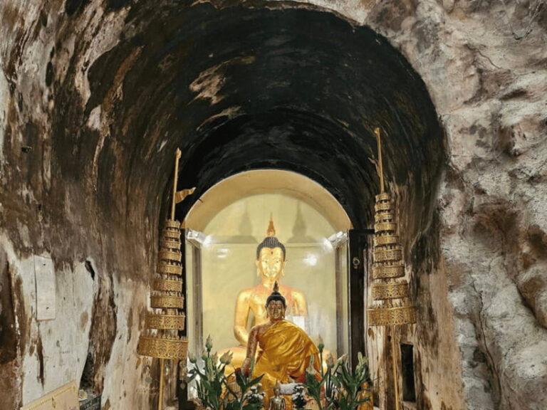 One-Day Private Tour With Driver :Temples & Mae Sa Waterfall