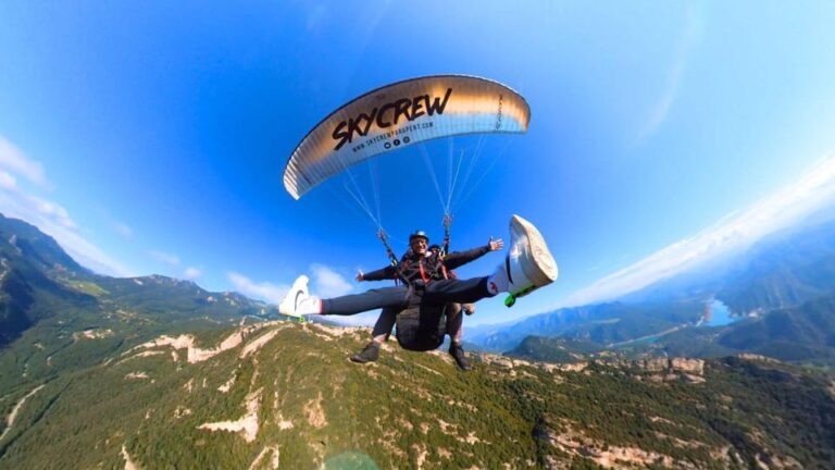 Paragliding: Experience the Magic of Flying Near Barcelona. Report Included