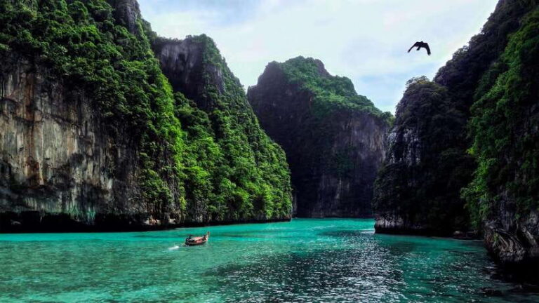 Phi Phi: Exclusive Full Day Longtail Boat to 7 Islands