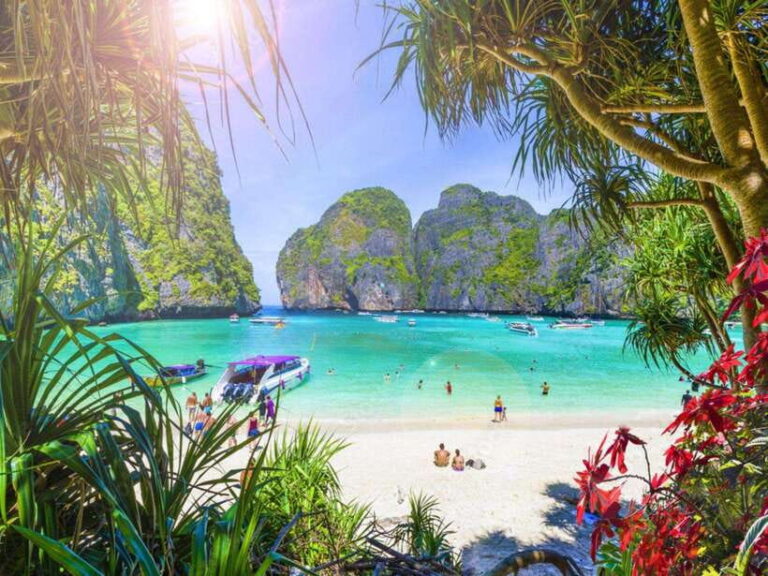 Phuket: Phi Phi Islands, Bamboo Island and Pileh Lagoon Trip