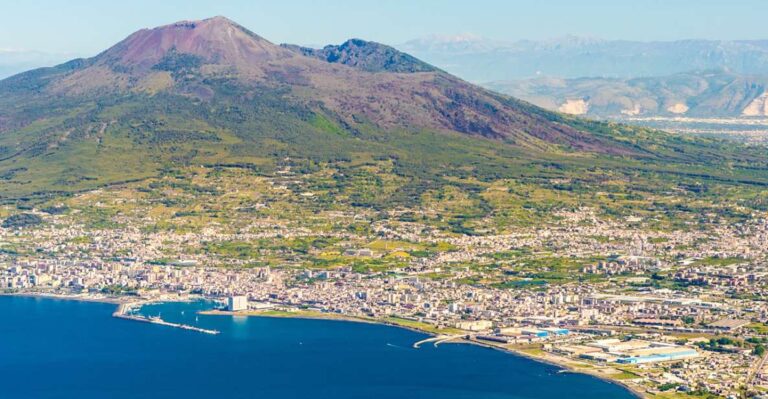 Pompei: Pompeii and Vesuvius Combo With Transfer and Tickets
