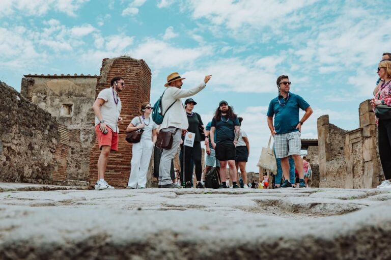 Pompeii and Oplontis: Small Group Tour With an Archaeologist