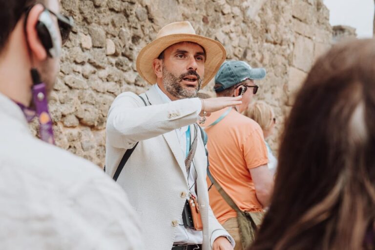 Pompeii Small Group Tour With an Archaeologist for 15 People