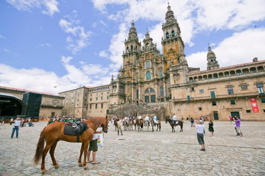 Porto: Santiago De Compostela and Valença Do Minho Day Tour - Tour Overview