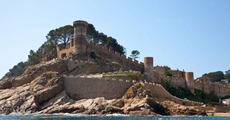 Private Medieval Villages Tour & Dinner at Sea
