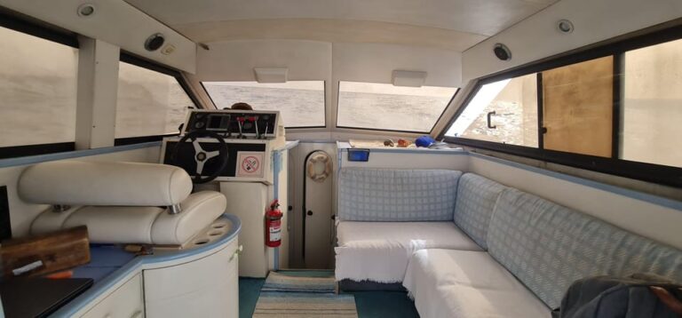 Private Motorboats for up 22 Passengers