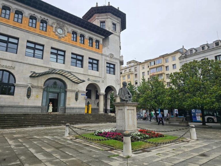 Private Tour of Santander With Interior of the Cathedral and Centro Botín