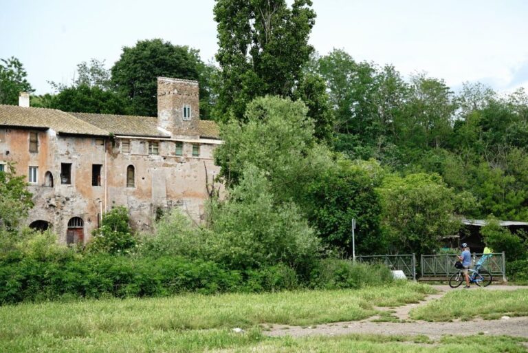 Rome: Appian Way, Catacombs & Roman Aqueducts Top EBike Tour