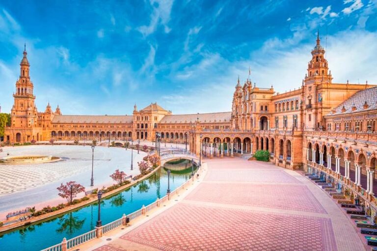 Seville: Cathedral and Giralda Guided Tour With Tickets