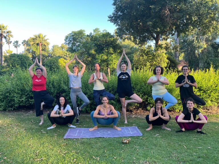 Seville: Group Yoga Classes All Levels – in French