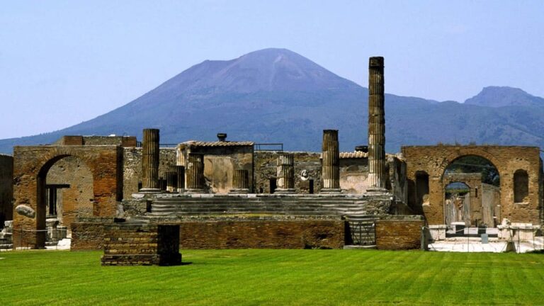 Shared Tour of Pompeii & Positano