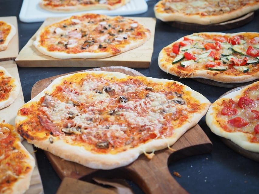 Taormina: Pizza Making Class With Lunch and Wine Tasting - Overview of the Pizza Making Class