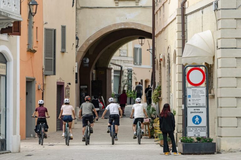 Umbria: E-Bike Rental and Fresh EV Olive Oil Tasting