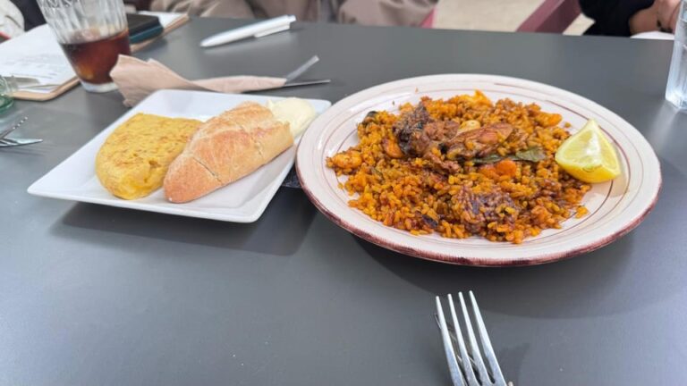 Valencia: Guided Private Bike Tour With Tapas and Drinks