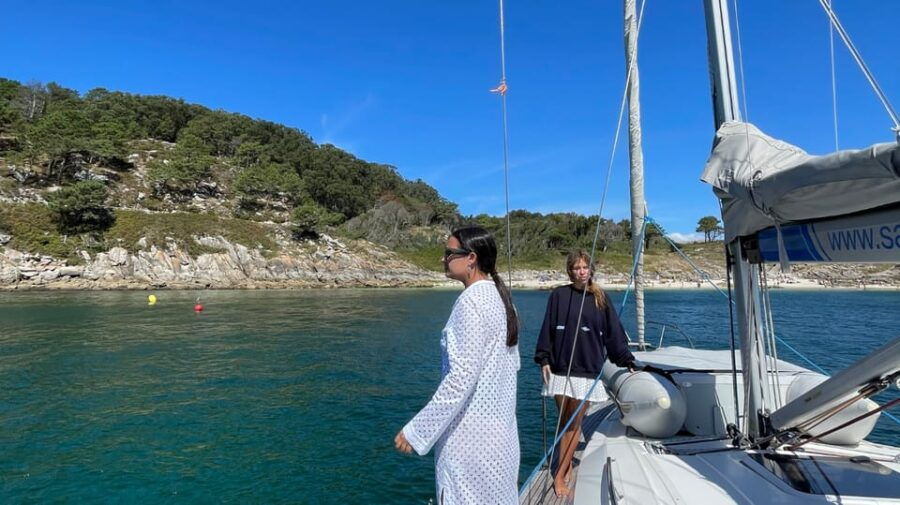 Vigo: Cíes Islands Sailboat Excursion With Skipper - Activity Overview