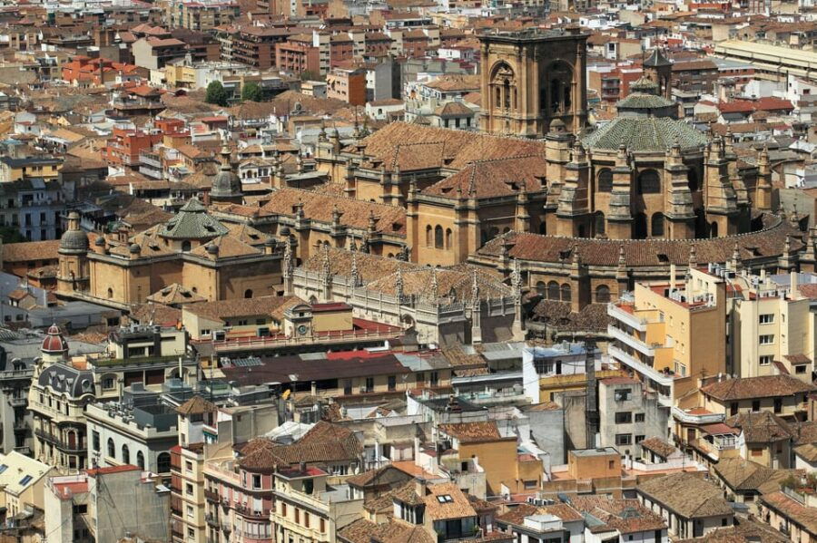 Granada: Half-Day Private Walking Tour With Local Guide - Guide and Commentary
