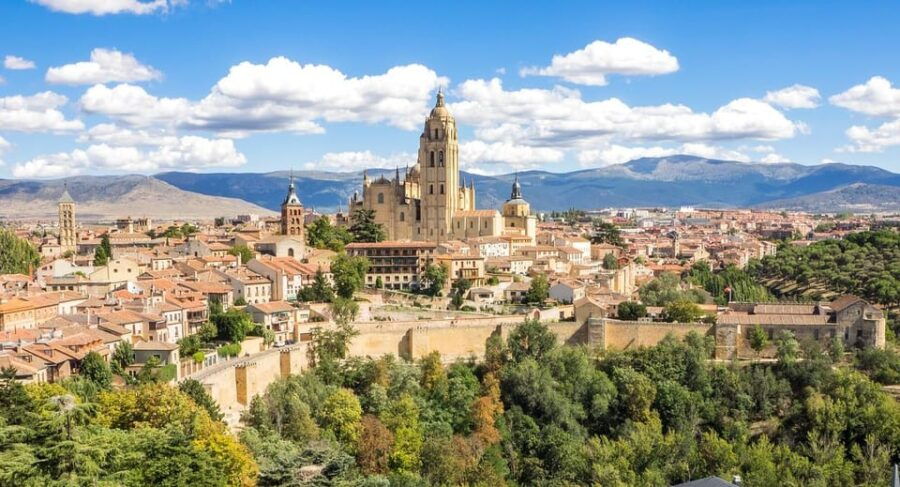 Madrid: Private Segovia Day Trip With Local Guide - Overview and Pricing