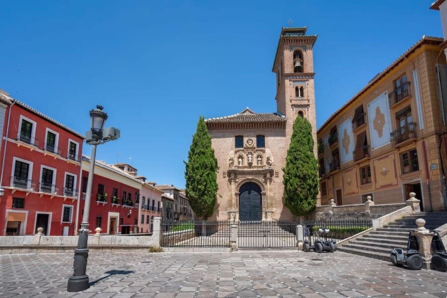 Granada: Albaicín and Sacromonte Guided Walking Tour - Tour Format and Highlights