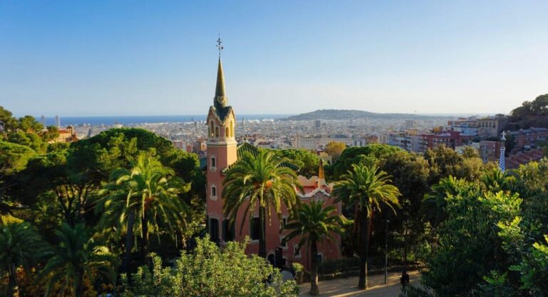 Private Guided Family Walking Tour in Barcelona