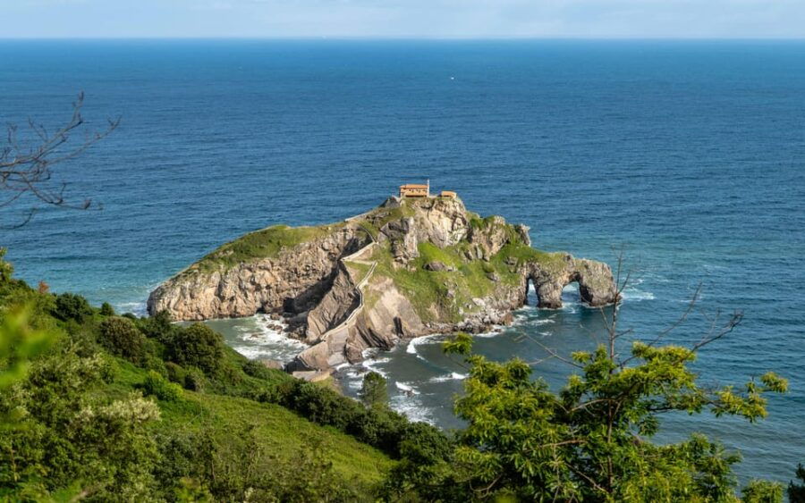 Bilbao: Gaztelugatxe, Bermeo, Mundaka, Gernika, & Wine Tour - Tour Overview and Pricing