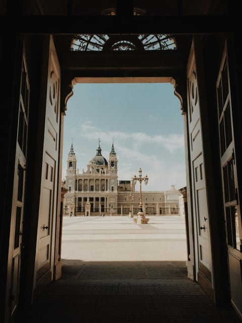 Madrid Retro Tour – 90 Min – Heart of the City and Also Modern Madrid.