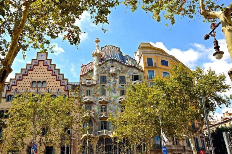 Barcelona: Gaudí’s Masterpieces and Modernism Private Tour