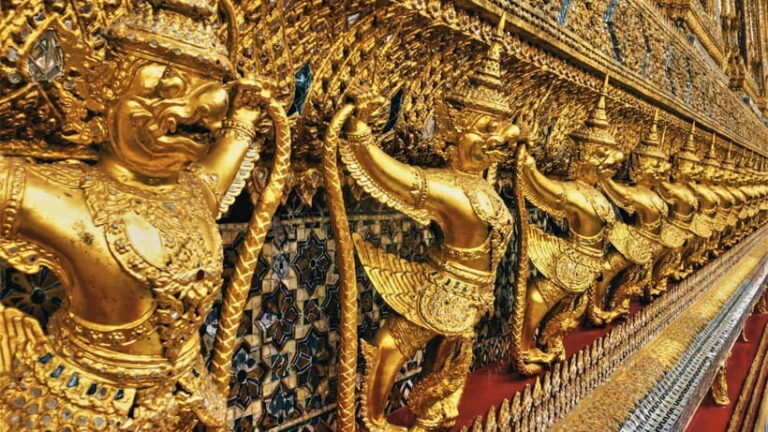 Bangkok: Grand Palace, Wat Phra Kaew, and Wat Trimit Tour