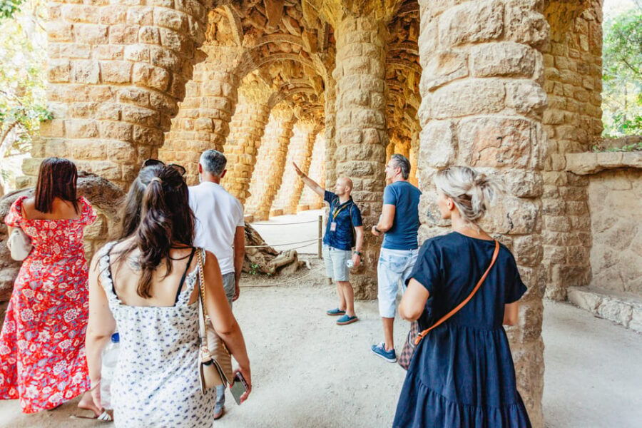 Barcelona: Park Güell Guided Tour & Priority Access - Park Güell: A UNESCO Architectural Marvel