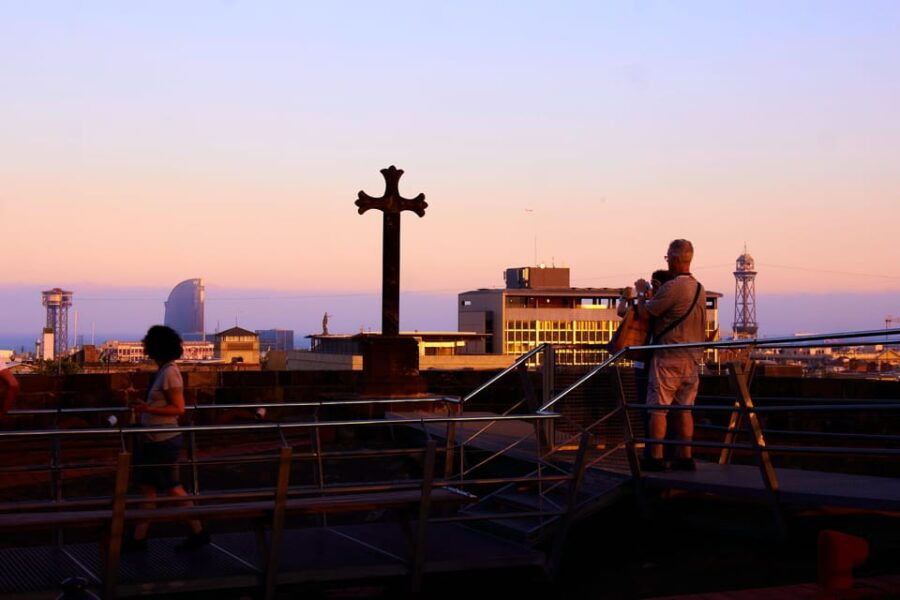 Barcelona Cathedral: Sunrise Tour & Traditional Breakfast - Tour Overview
