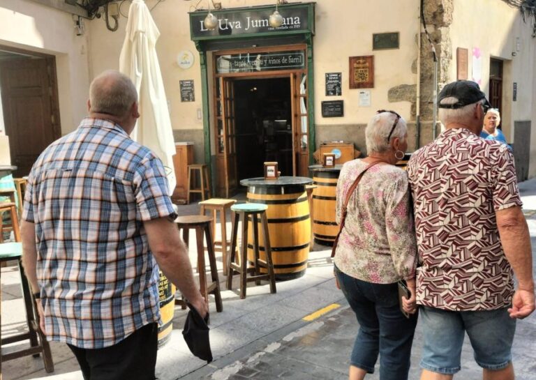 Cartagena: Guided Walking Tour With Tapas and Drinks
