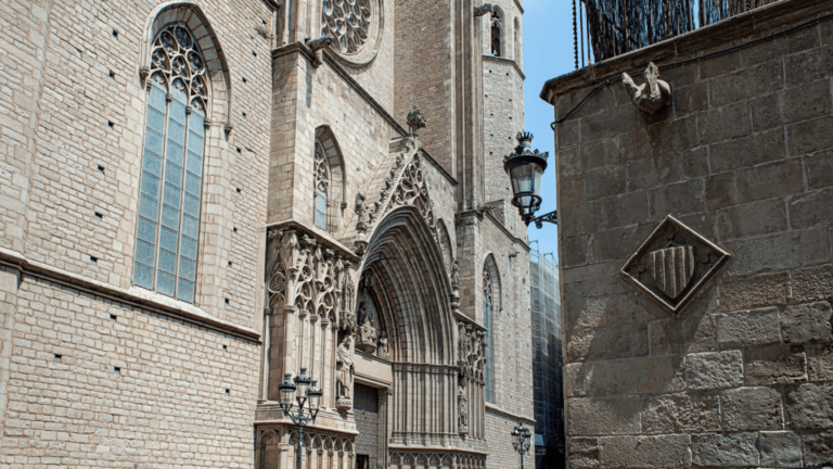 El Born: Basilica of Santa María Del Mar Tour & Terrace Access