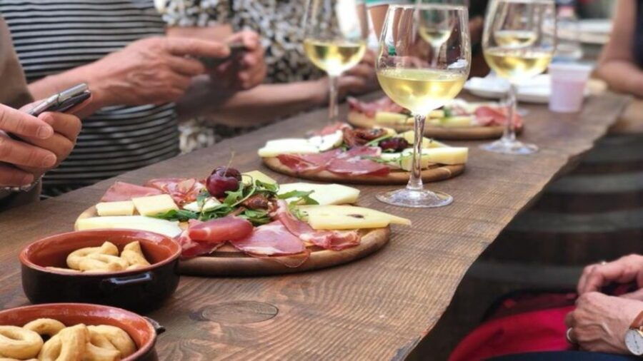 Lecce: Guided Tour & Wine Tasting by Rickshaw - Experience Lecce in a Unique Way