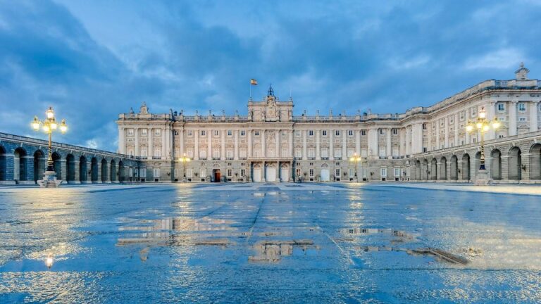 Madrid: City Highlights Guided Walking Tour