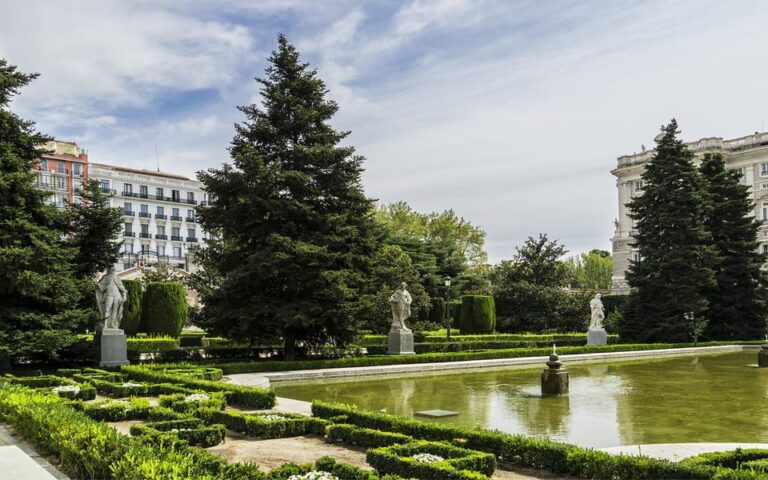 Royal Palace of Madrid: Private Tour With Entrance Included