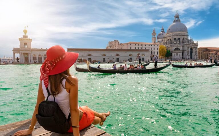 Venice: Walking Tour and Shared Gondola Ride