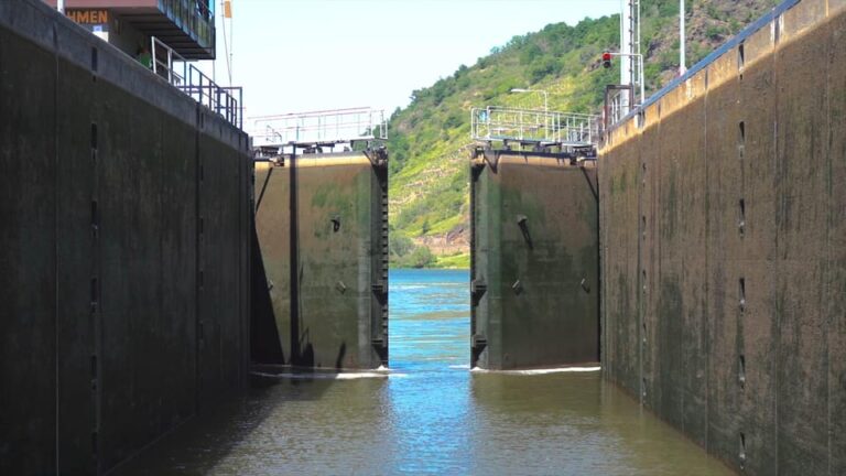 2-River Day-trip by boat from Koblenz to Alken