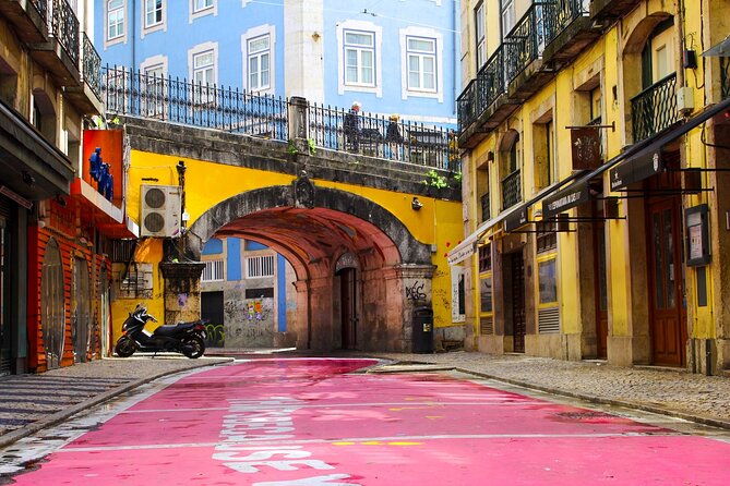2H Private Lisbon Sightseeing Tour with TukTuk
