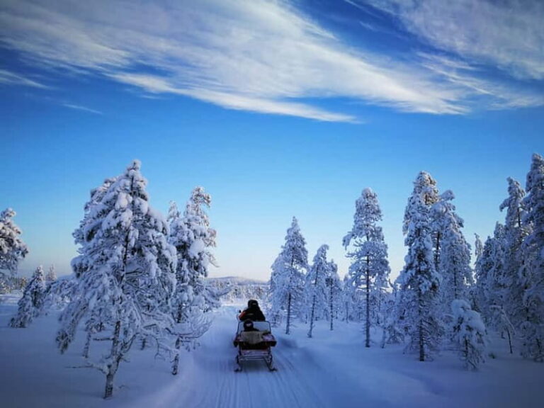 3-hour snowmobiling adventure in Levi