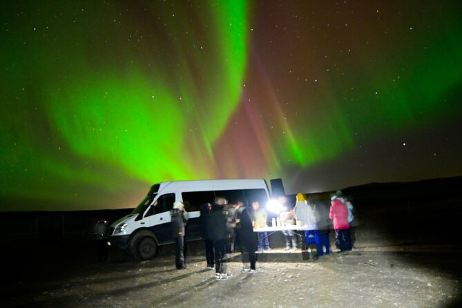 4×4 Minibus Northern Lights with Photo and snacks from Reykjavik