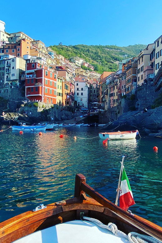 5 terre sunset group tour,Riomaggiore.Il Gavitello - The Experience in Context