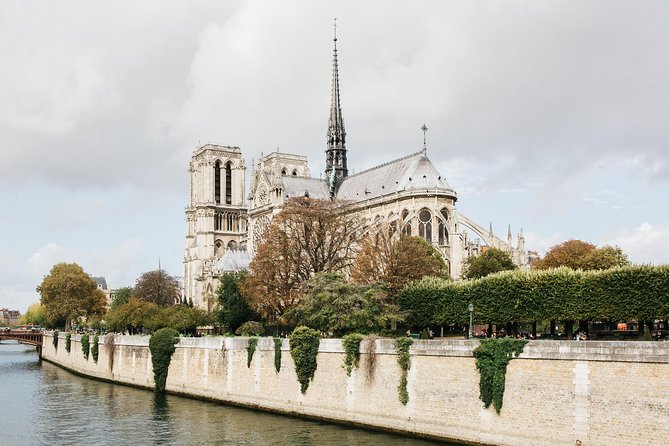 90 Minutes Notre Dame Exterior Semi Private Tour