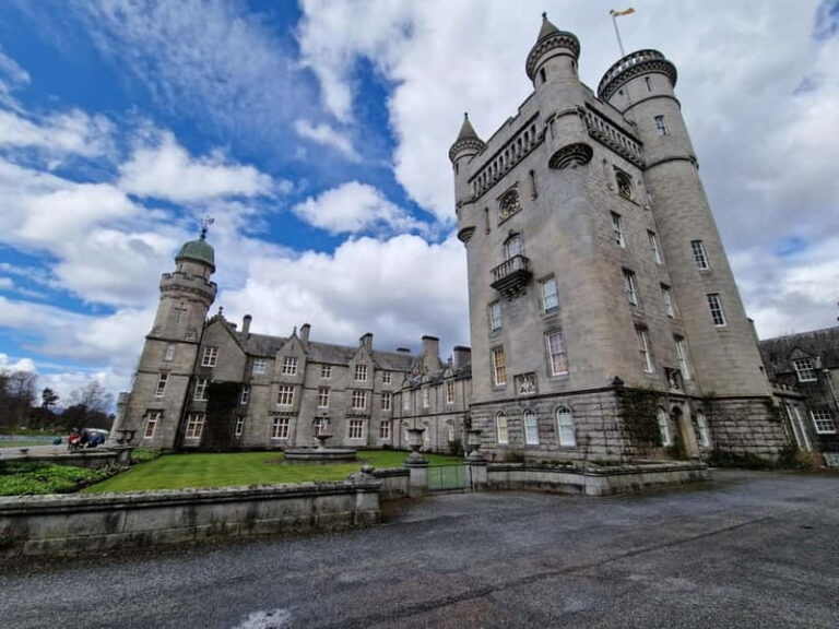 Aberdeen: Highland Heritage, Balmoral and Tartan Day Tour